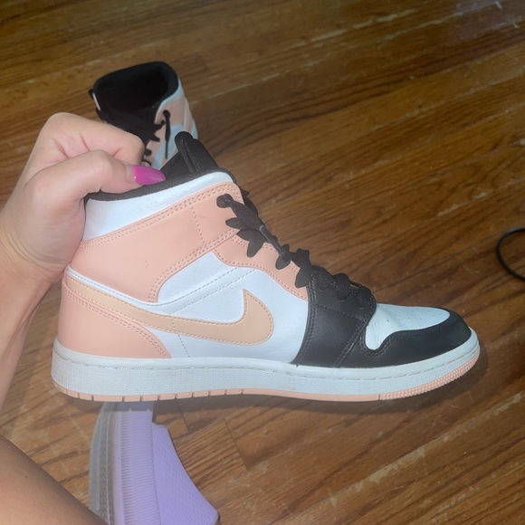 Womens Air Jordan 1 Mid - Picture 4 of 5